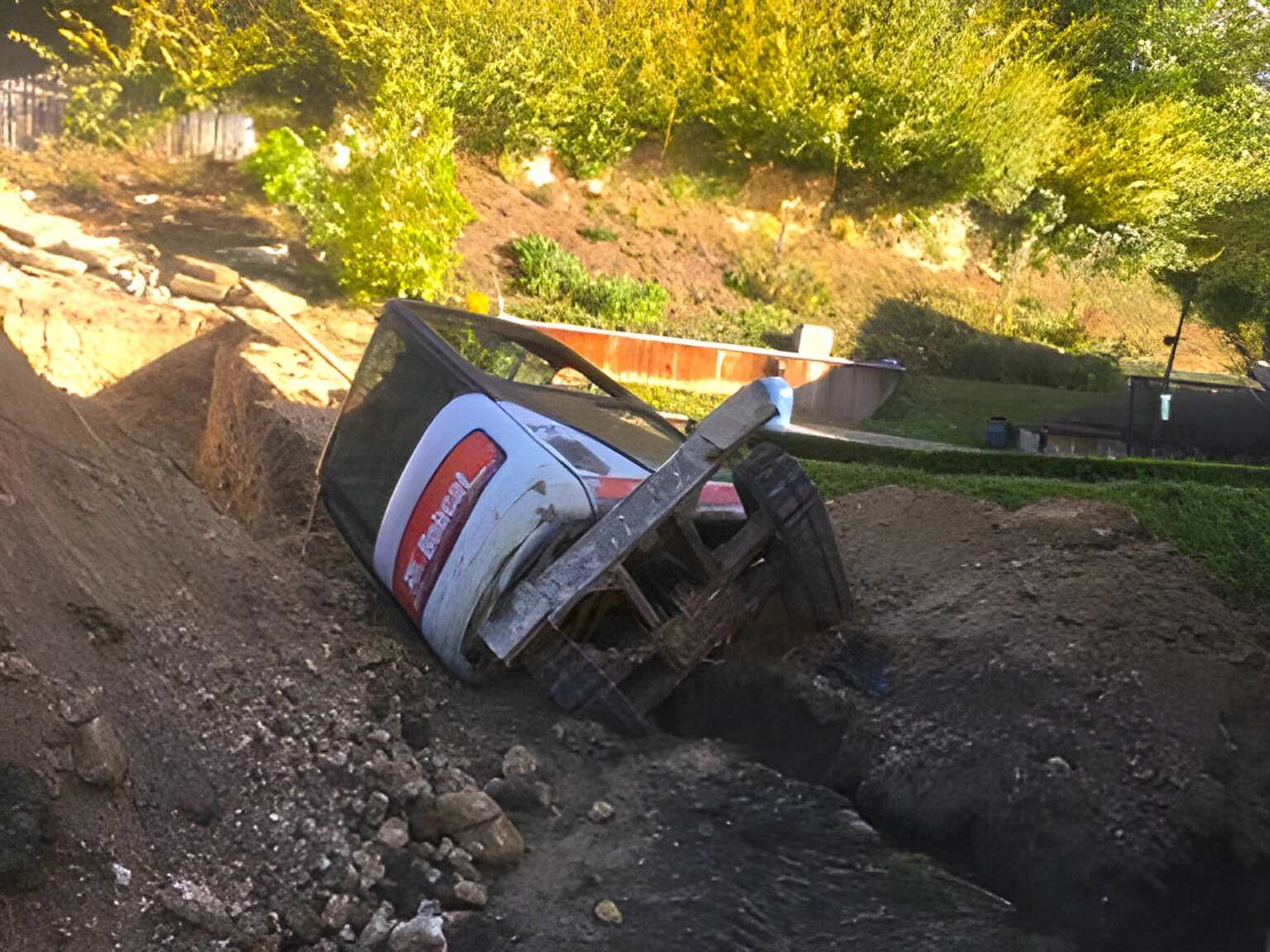 Oups… ! Accident de pelleteuse sur chantier de piscine